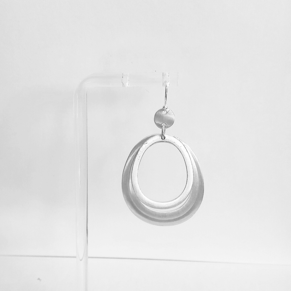 Towne& Reese Exclusively Stich Fix Silver Triple Oval Earrings - Picture 2 of 3